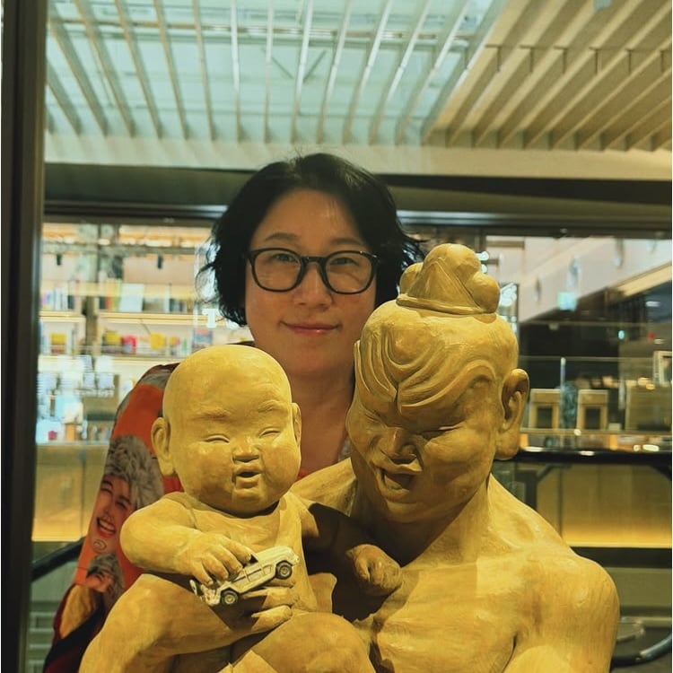 김영희, 기미는 없애기 힘드니까…본인 얼굴 그려진 티셔트입고 여행