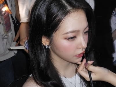 SM 공주 출신은 달라…예리, 오똑한 콧날에 베일듯한 턱선