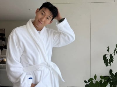 '970만원대 웨딩링' 손흥민, ♥결혼설 불거진 후…샤워가운 입고 훈남 포스