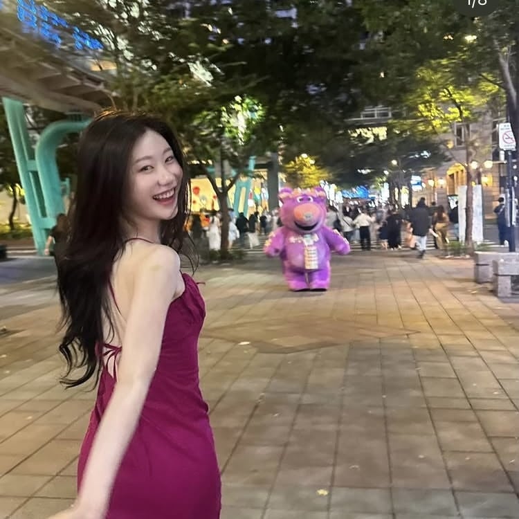 채령, 6만원 안되는 원피스를 명품처럼…얇디얇은 스파게티 스트랩도 독특