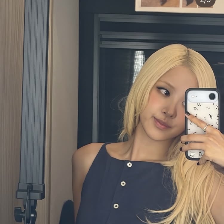 로제, 가성비가 대박이네…12만 5000원 블라우스 협찬일까