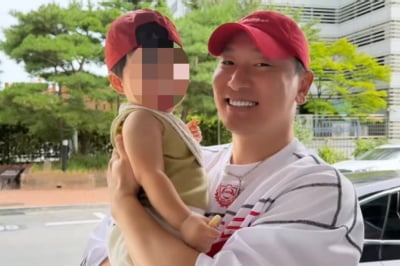 ‘3년전 이혼’ 라이머, 아이 품에 안았다…예비 아들바보