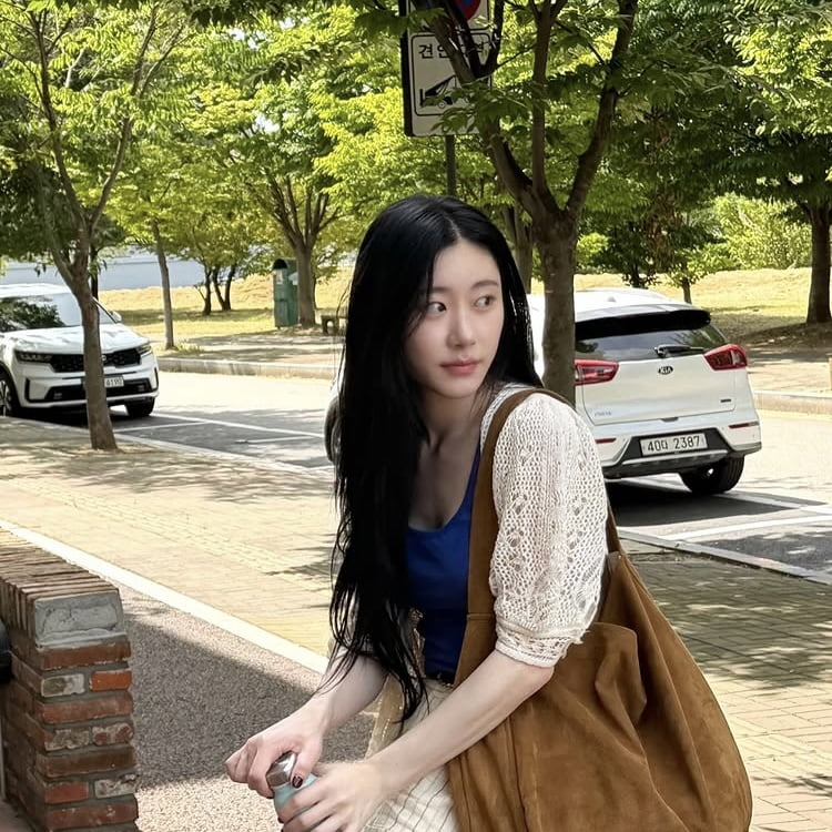 "지구상에서 가장 아끼는"…채령, 공개 애정 표현에 모친은 얼마나 뿌듯할까