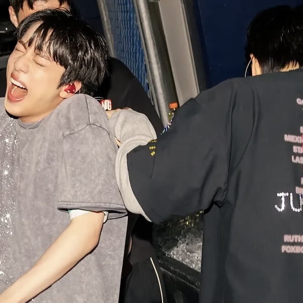 맏형 목 부러질라고…BTS 정국, 막내온탑은 장난꾸러기