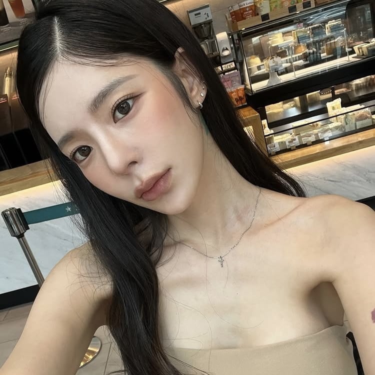 장재인, 살이 더 빠졌나…뼈가 앙상하게 드러난 뼈말라