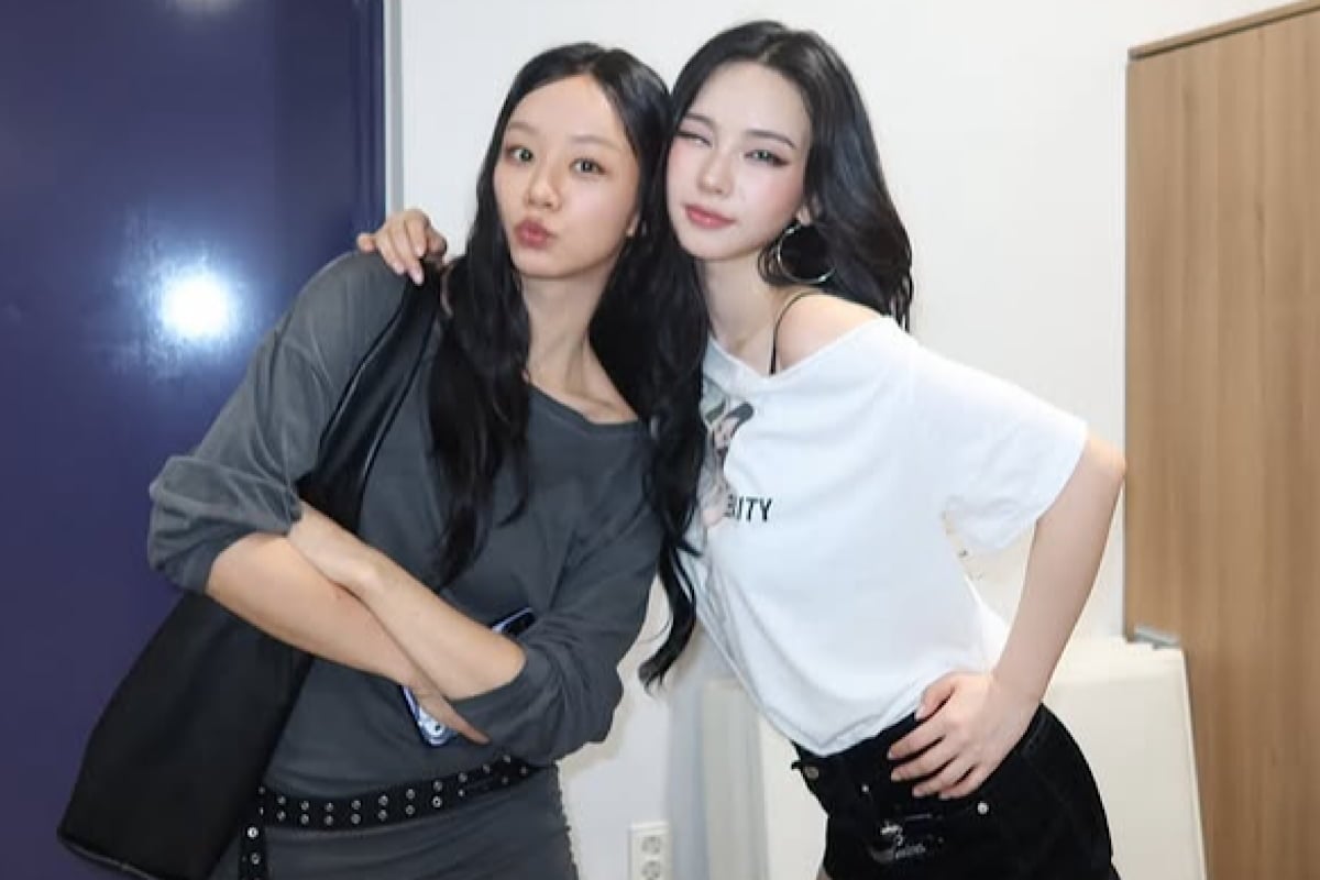 카리나, 혜리랑 이정도로 친했어?…콘서트 대기실서 멤버 4명과 단체사진