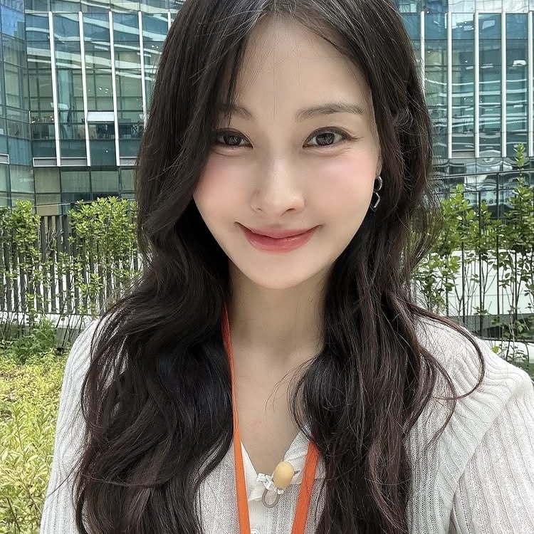 얼굴 바뀌어 못 알아봤다…카라 박규리, 분위기 확달라진 과즙 근황