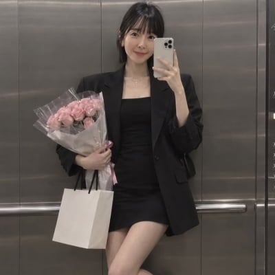 재킷보다 더 짧은 치마…‘돌싱’ 조예영, 쫙 뻗은 각선미