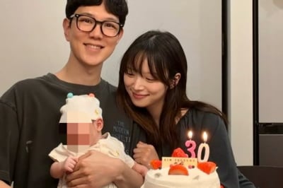 딸은 고개 ‘휙’ 돌리는데…김지영, 딸바보 엄마는 꿀이 뚝뚝
