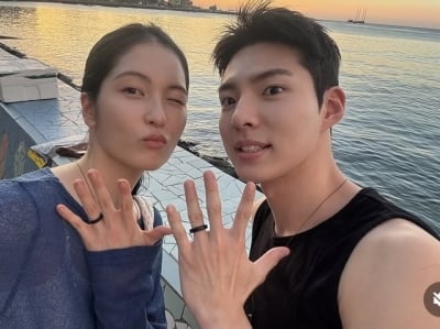 ‘러브캐처’ 김효진, 무명가수랑 공개열애…냅다 커플링 자랑