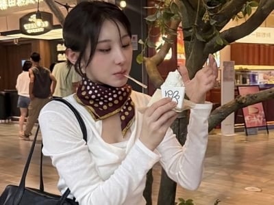 이채연, 실내 흡연인줄 알았잖아…입에 문 ‘이것’이 불러온 착시효과