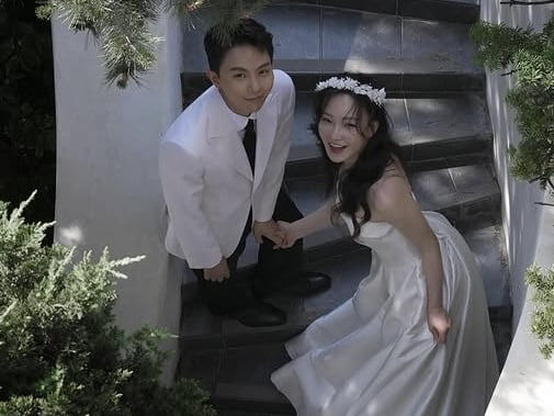 “겨땀 나고 머리에 날파리 븥고“…‘재혼’ 이아영, 땀 줄줄 난 8월 웨딩