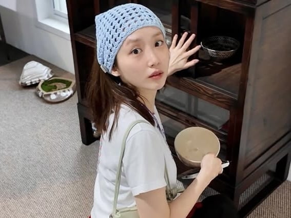윤태진, 머리에 그물망을 쓴거야?…독특하고 아찔한 패션센스