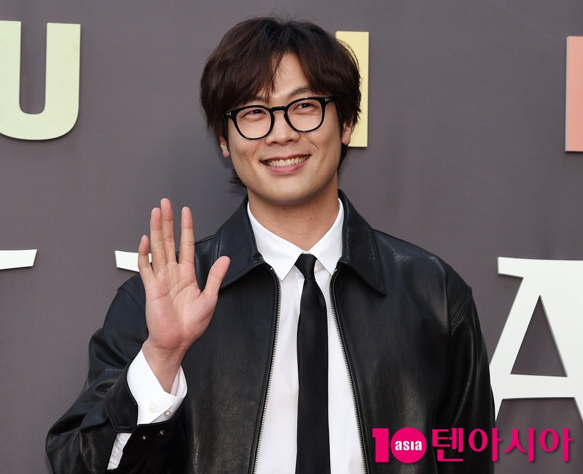 최다니엘이 취재진 앞에서 포즈를 취하고 있다. / 사진=텐아시아DB
