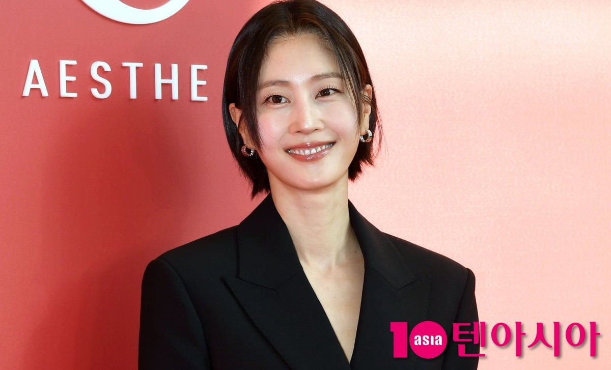모델 이현이가 취재진 앞에 섰다. / 사진=텐아시아DB