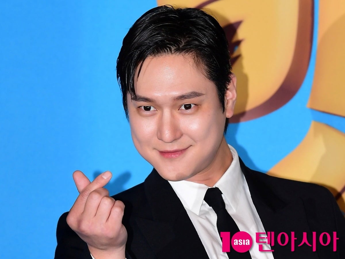 배우 고경표가 공식 행사에 참석해 포즈를 취하고 있다. / 사진=텐아시아DB