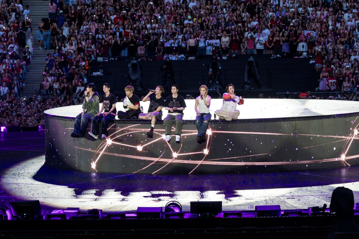 BTS Paris Concert / BIGHIT MUSIC