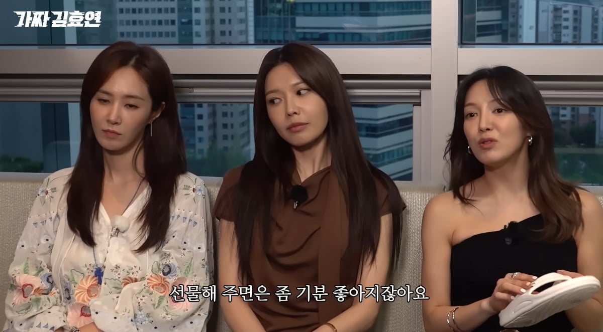 소녀시대 효연이 유닛 '효리수'로 함께 활동 중인 수영과 유리를 향한 애정을 드러냈다./ 사진=유튜브 채널 '효연의 레벨업(Hyo's Level Up)'