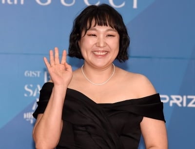 '정치색 논란' 이수지, 끝내 고개 숙였다…"불쾌감 헤아리지 못해 죄송" [전문]