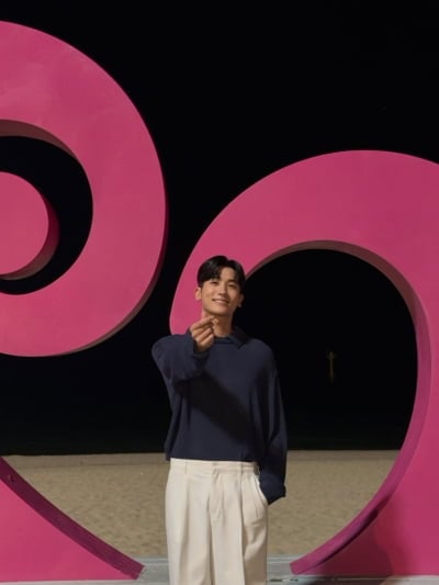 '35세' 박형식, 나이 안 믿기는 소년 같은 외모…손하트도 너무 귀여워