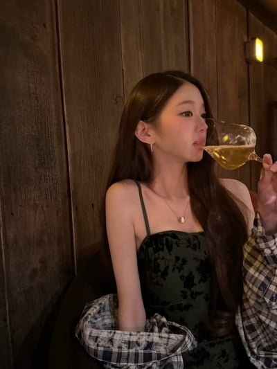 '137억 건물주' 장원영, 와인잔 든 모습에서 '영앤리치'…눈 뗄 수 없는 압도적 미모