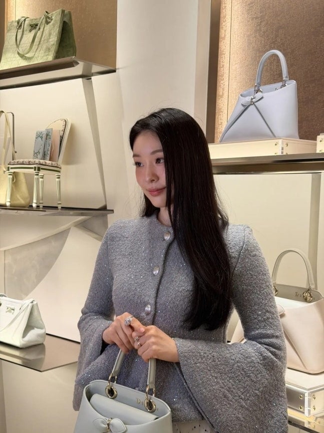 전 피겨스케이팅 국가대표 김연아가 명품 브랜드 행사에서 변함없는 우아한 비주얼을 자랑했다./ 사진=김연아 SNS