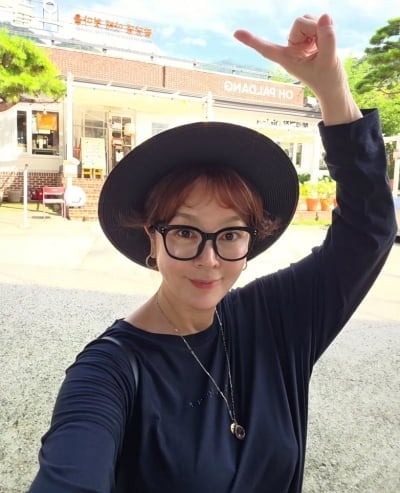 '58세' 이승연, 사랑꾼 남편 자랑에 부러움만…세월 지나도 변치 않은 미모는 덤