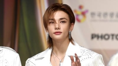 "손엔 습진, 발 굳은살 벗겨져"…스트레이 키즈, 무더위 속 투혼