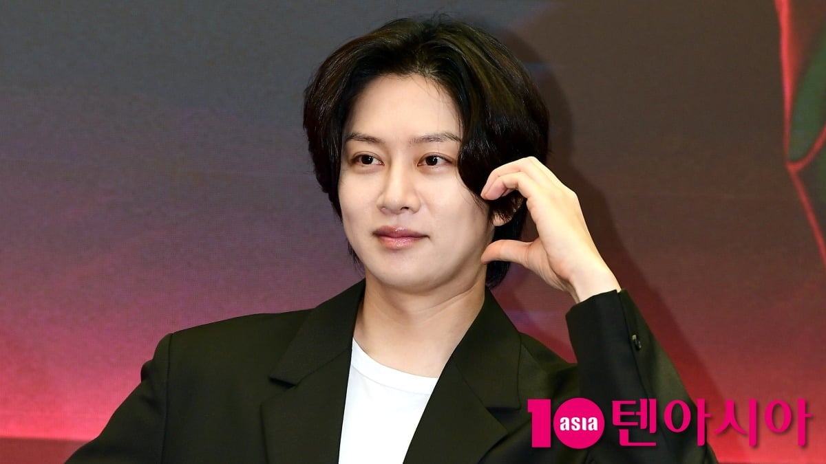 김희철이 바쁜 스케줄로 인한 컨디션 난조로 '아는 형님'에서 잠정 하차했다고 밝혔다. / 사진=텐아시아 DB