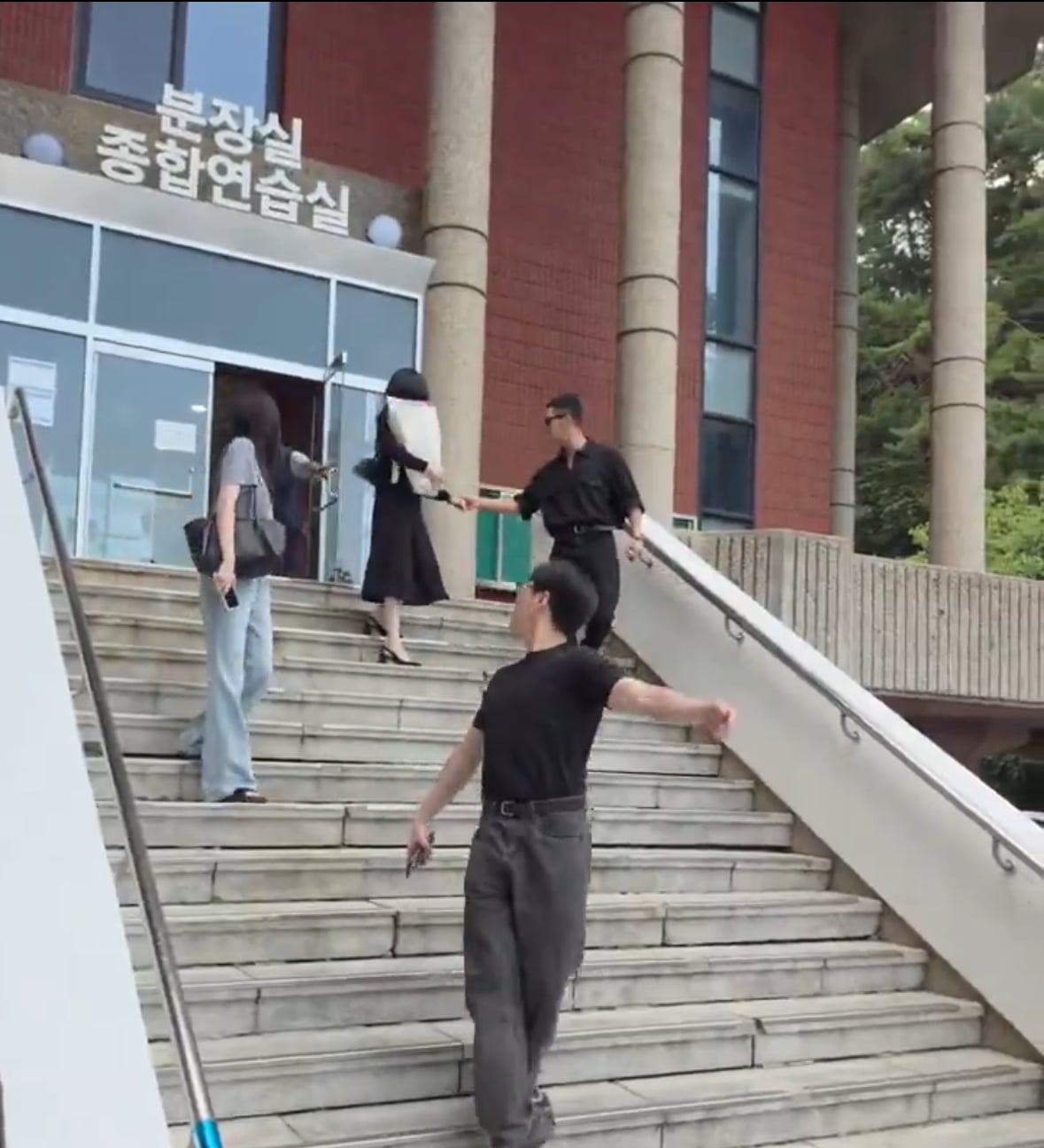 배우 변요한과 소녀시대 티파니 영 부부가 결혼 후 처음으로 함께 있는 모습이 포착됐다./ 사진=SNS