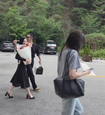 ♥티파니 손 꼭 잡았다…변요한, 결혼 후 첫 부부 투샷 공개