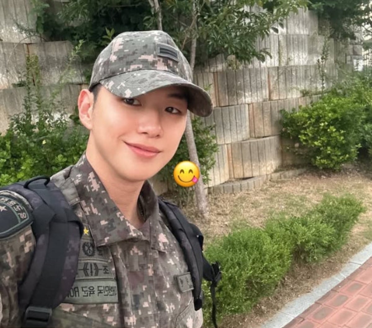 가수 강다니엘이 무더위 속에도 미소를 보이고 있다. / 사진=강다니엘 SNS