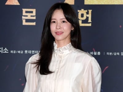 경수진, 첫 연극 무대 오른다…장진 감독 '꽃의 비밀' 합류