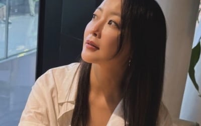 "이렇게 예쁘면 반칙"…'50세' 김희선, 20대 뺨치는 동안 비주얼에 팬들도 '깜놀'