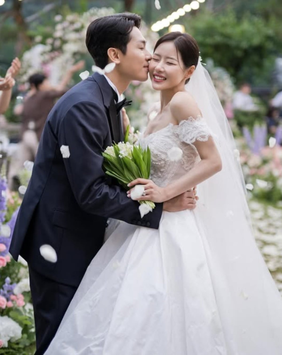 배우 박하나와 김태술이 웨딩마치를 올리고 있다. / 사진=박하나 SNS