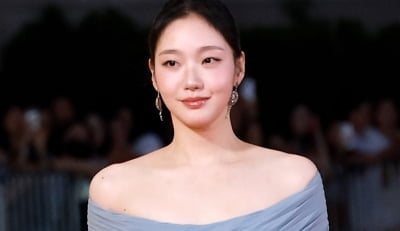 생애 첫 대상 받고도 "기회 달라"…김고은의 수상이 더욱 빛난 이유 [TEN피플]