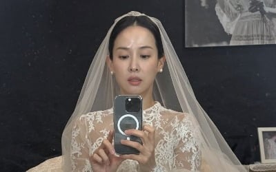 조여정, 45세 맞아? '면사포+웨딩드레스' 자태
