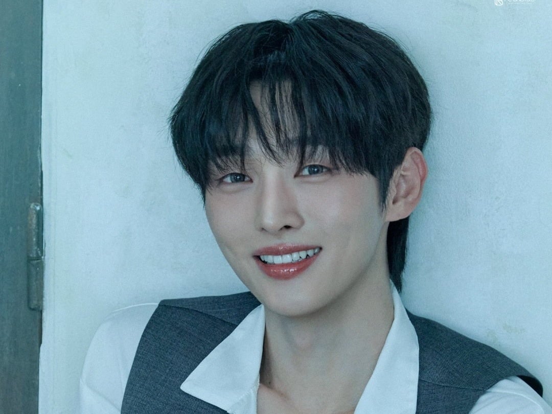 워너원 리더 윤지성이 뮤지컬 '소년의 초상' 첫 공연을 성공적으로 마쳤다./사진제공=레드앤블루