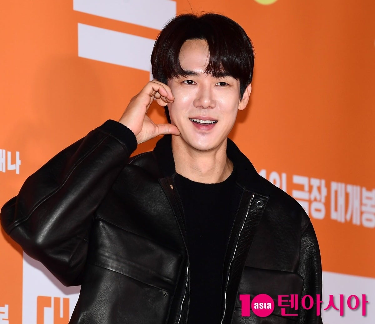 배우 유연석이 공식 행사에 참석해 포즈를 취하고 있다./사진=텐아시아DB