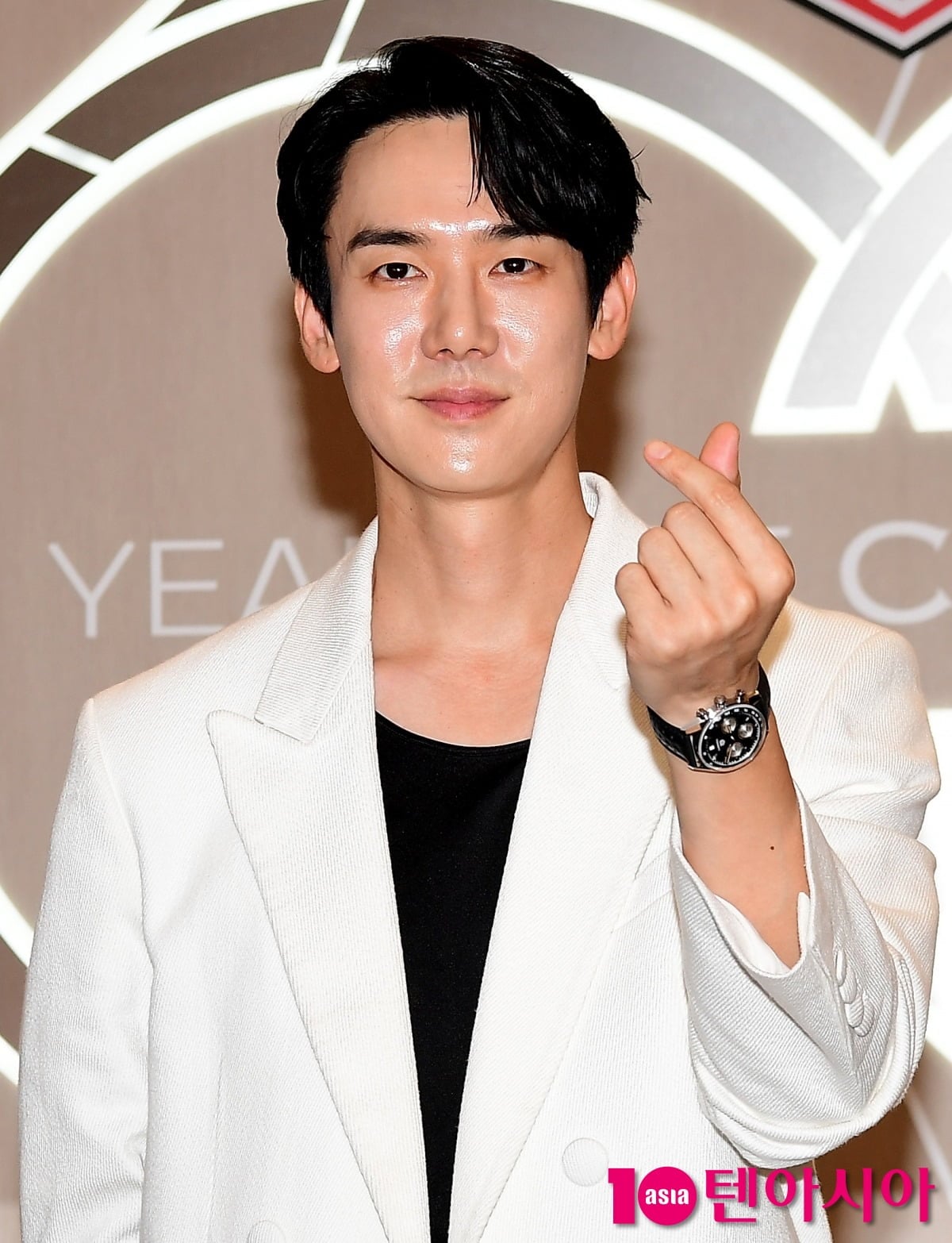 배우 유연석이 공식 행사에 참석해 포즈를 취하고 있다./사진=텐아시아DB