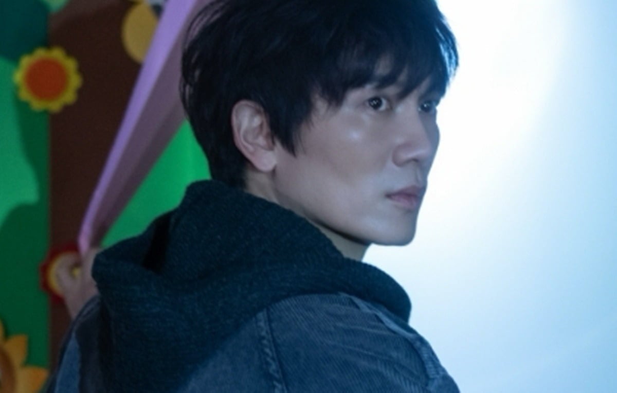 지성이 야간 수색에 나선다./사진제공=JTBC