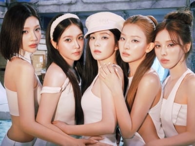 '2년 만의 컴백' 레드벨벳, 해외보다 국내서 더 잘 나간다…케이팝잇 보드 국내 차트 1위