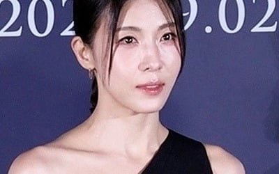'48세' 하지원, 뼈말라 11자 복근 비결 밝혔다…"10년 넘게 스트레칭·레몬수 섭취"