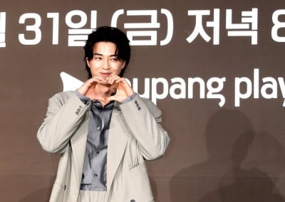 "평소 김혜수 흠모해"…김지훈, 대놓고 ♥팬심 표출했다 "부부 호흡에 출연 결심" ('지금불륜')