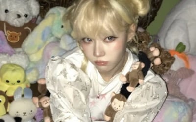 인형보다 더 인형 같네…윈터, 팬들도 말문 '턱' 막힌 비현실적 비주얼