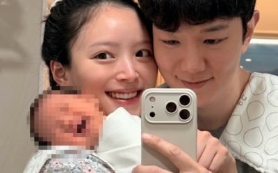 "엄마되길 참 잘했다"…'♥윤수영' 김지영, '생후 1달' 딸 품에 안고 '잇몸 만개'