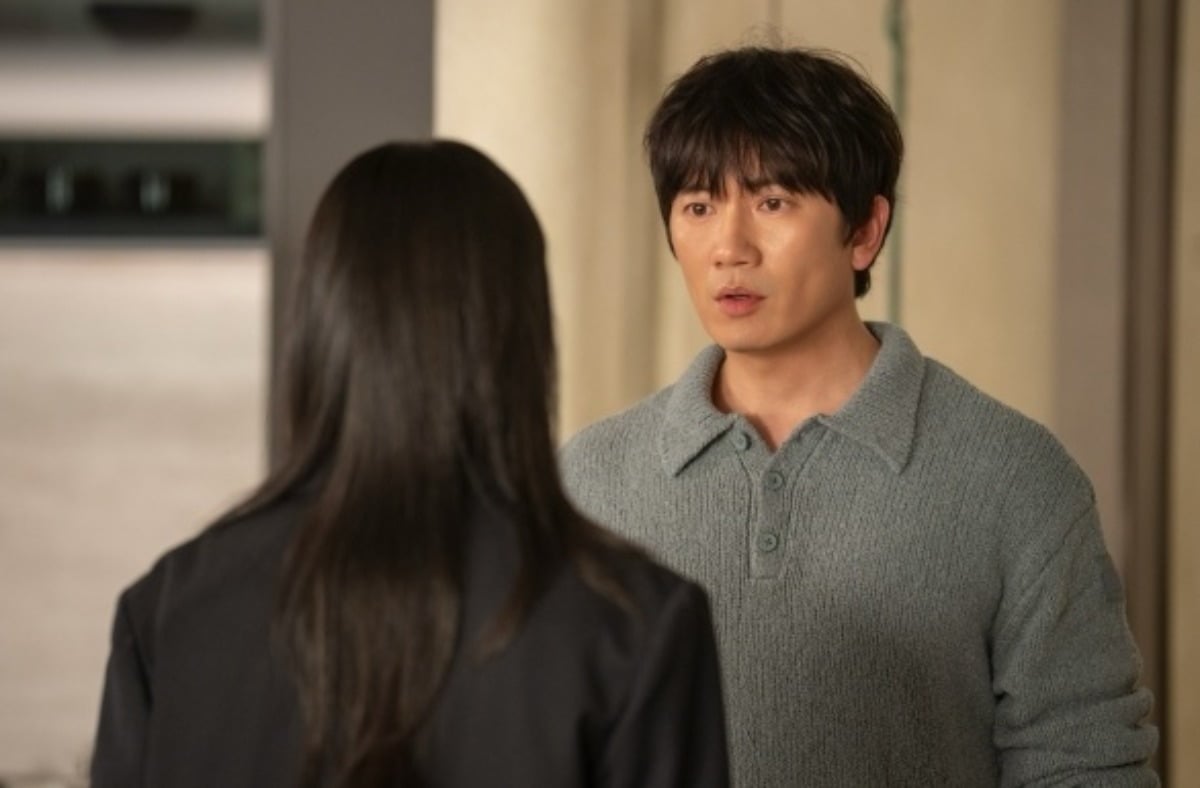 지성과 하윤경이 첫 부부싸움을 벌인다. / 사진제공=JTBC '아파트'
