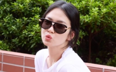 '45세' 송혜교, 흰 티에 청바지만 입었는데 미모 무슨 일