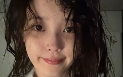 아이유, 1달 만에 올린 SNS가 사진 46장·영상 1개…"오랜만" 결별·건강 악화 극복했나