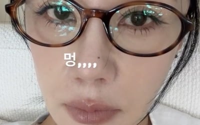 모공 하나 안 보이네…'55세' 엄정화, 초근접 셀카에도 미모 자신감 '대폭발'